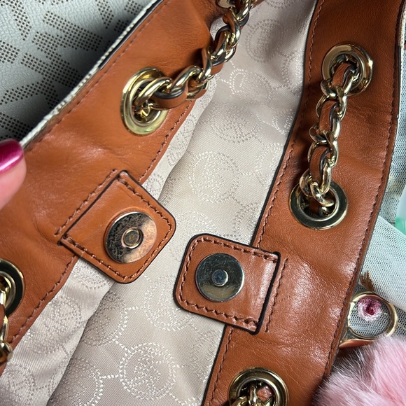 Michael Kors Frankie Bucket Bag - Picture 16 of 17